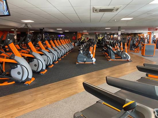 Basic-Fit Ijmuiden C. van der Doesstraat 24/7