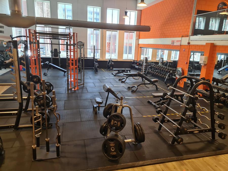 Basic-Fit Amsterdam Osdorp Pieter Calandlaan 24/7
