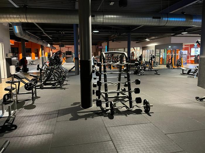 Basic-Fit Hoogvliet Middenbaan-Noord 24/7