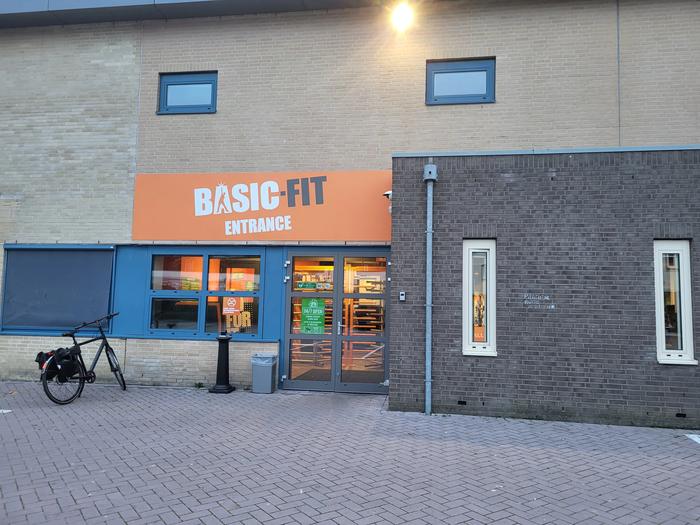 Basic-Fit Enschede Wesselerbrinklaan 24/7