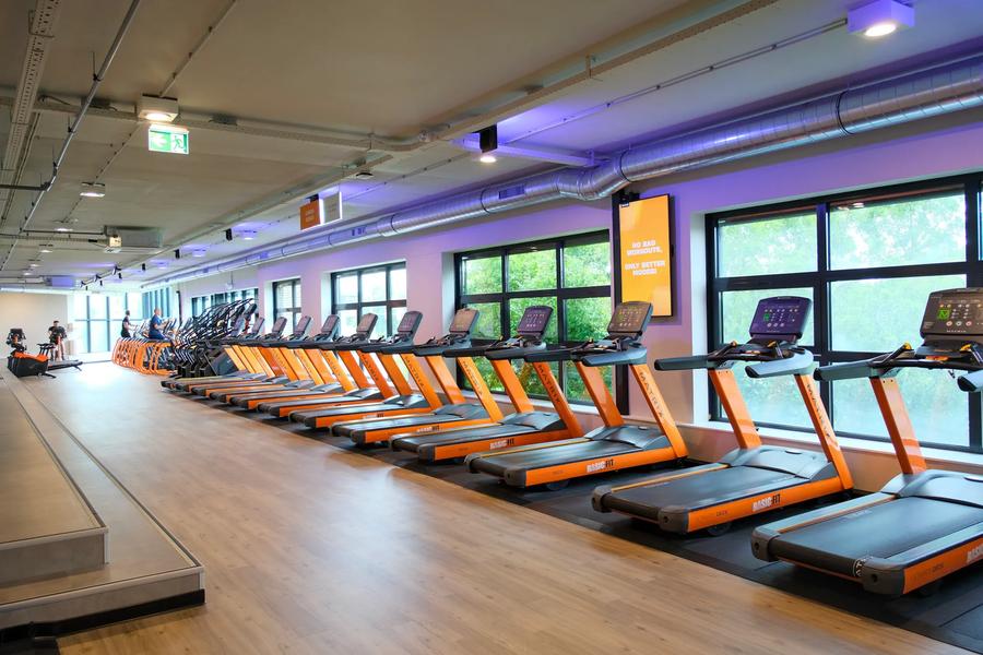 Basic-Fit Zoetermeer Koraalrood 24/7