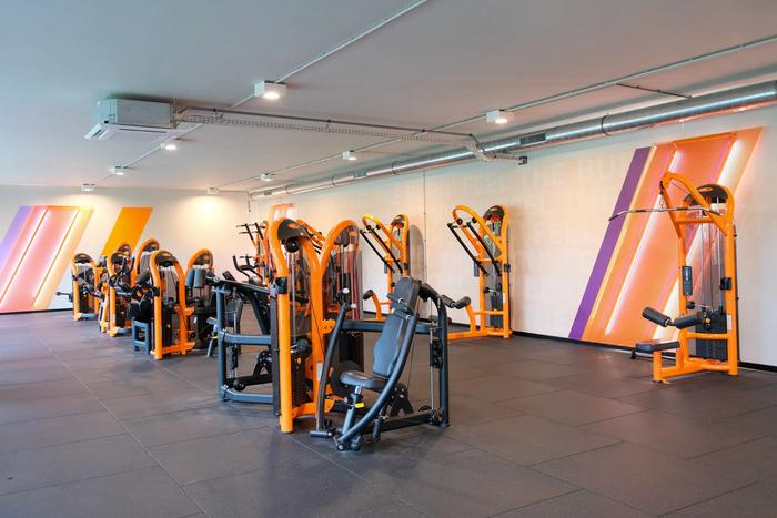 Basic-Fit Zoetermeer Koraalrood 24/7