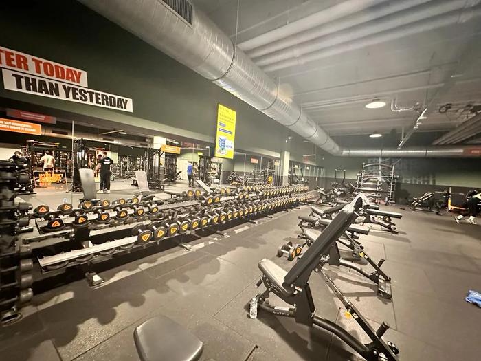 Basic-Fit Amsterdam Bos en Lommerplein 24/7