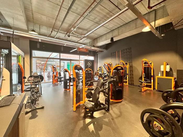 Basic-Fit Amsterdam Bos en Lommerplein 24/7