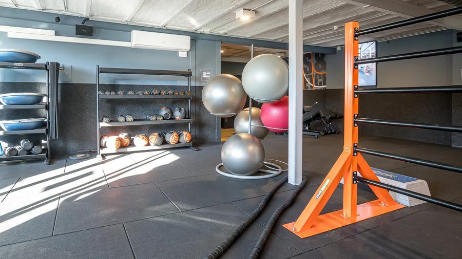 Basic-Fit Brugge Maalsesteenweg 24/7