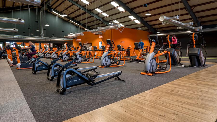 Basic-Fit P&eacute;ruwelz Boulevard L&eacute;opold III  24/7