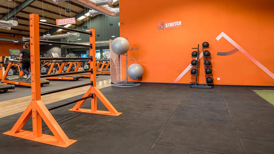 Basic-Fit P&eacute;ruwelz Boulevard L&eacute;opold III  24/7
