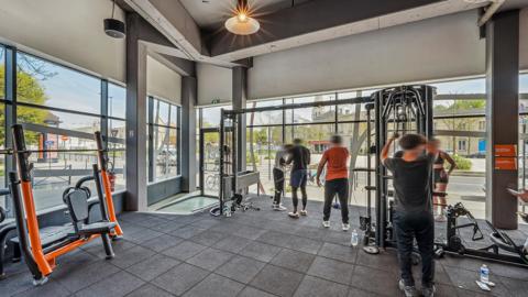 Basic-Fit Bordeaux All&eacute;e Serr