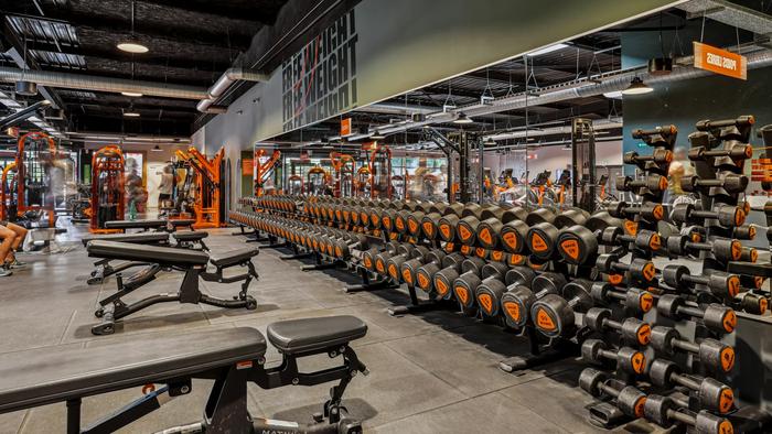 Basic-Fit Bagnols-Sur-C&egrave;ze Route Pont Saint Esprit 24/7