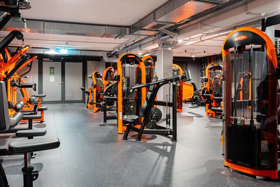 Basic-Fit Trier &Uuml;ber Br&uuml;cken. 24/7