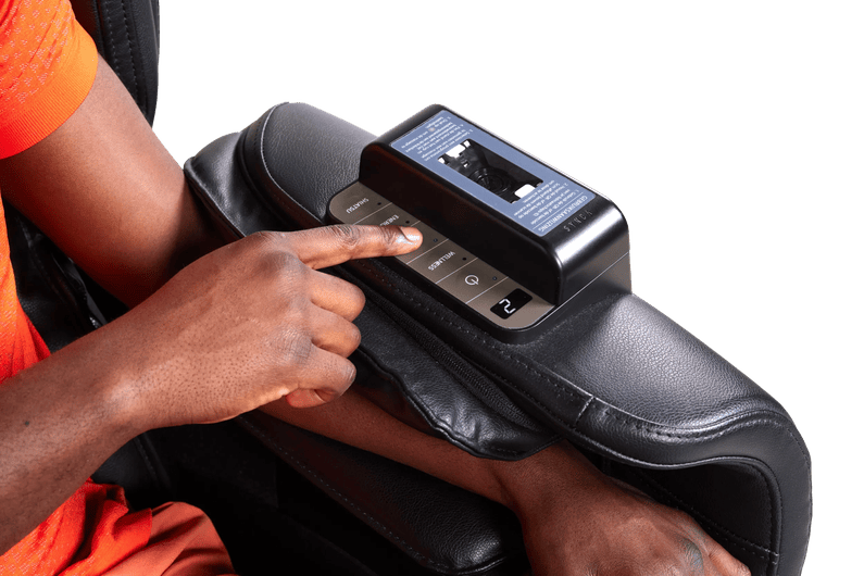 Man selecting massage chair settings at Basic-Fit.