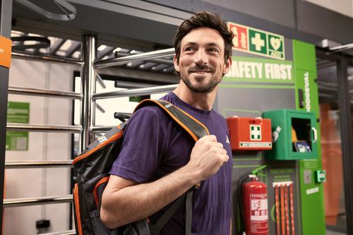 Person walking into a Basic-Fit club